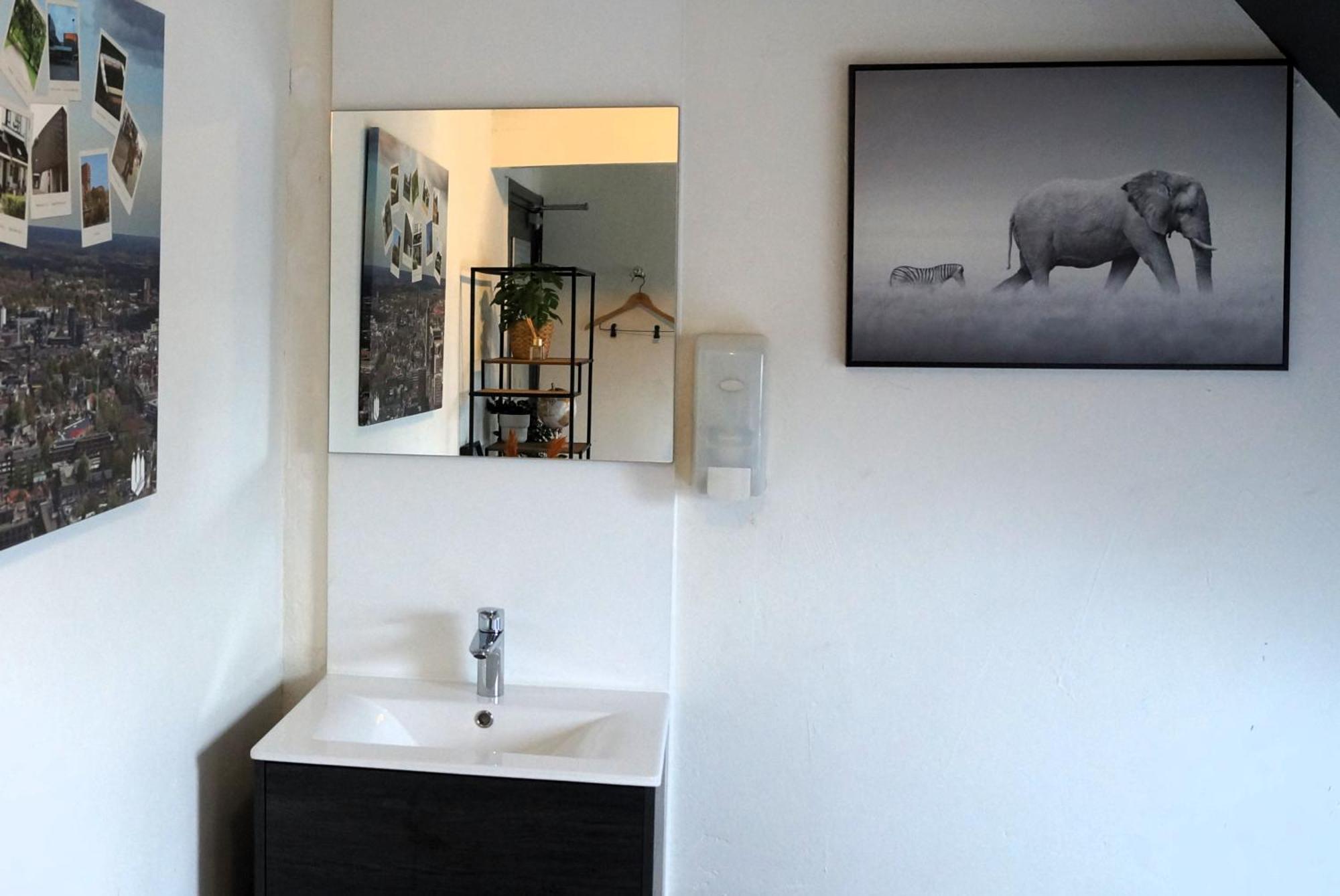 Hostel Herberg, Het Wapen